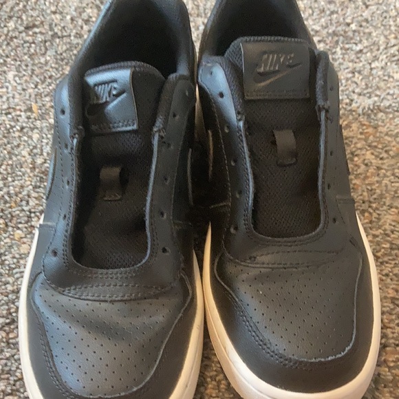 Does shoes have only been worn twice and they’re in great condition - Picture 7 of 8